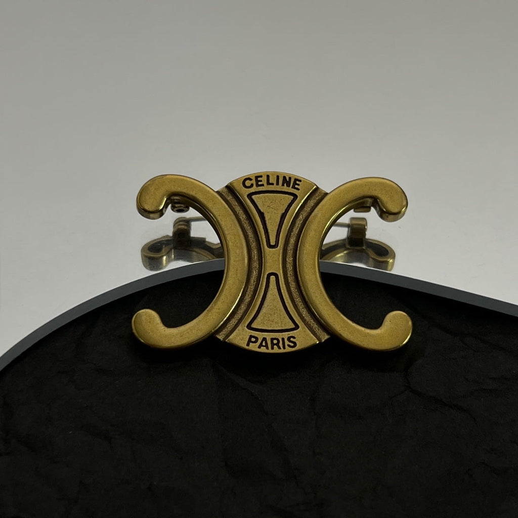 18K Triomphe Vintage Brooch