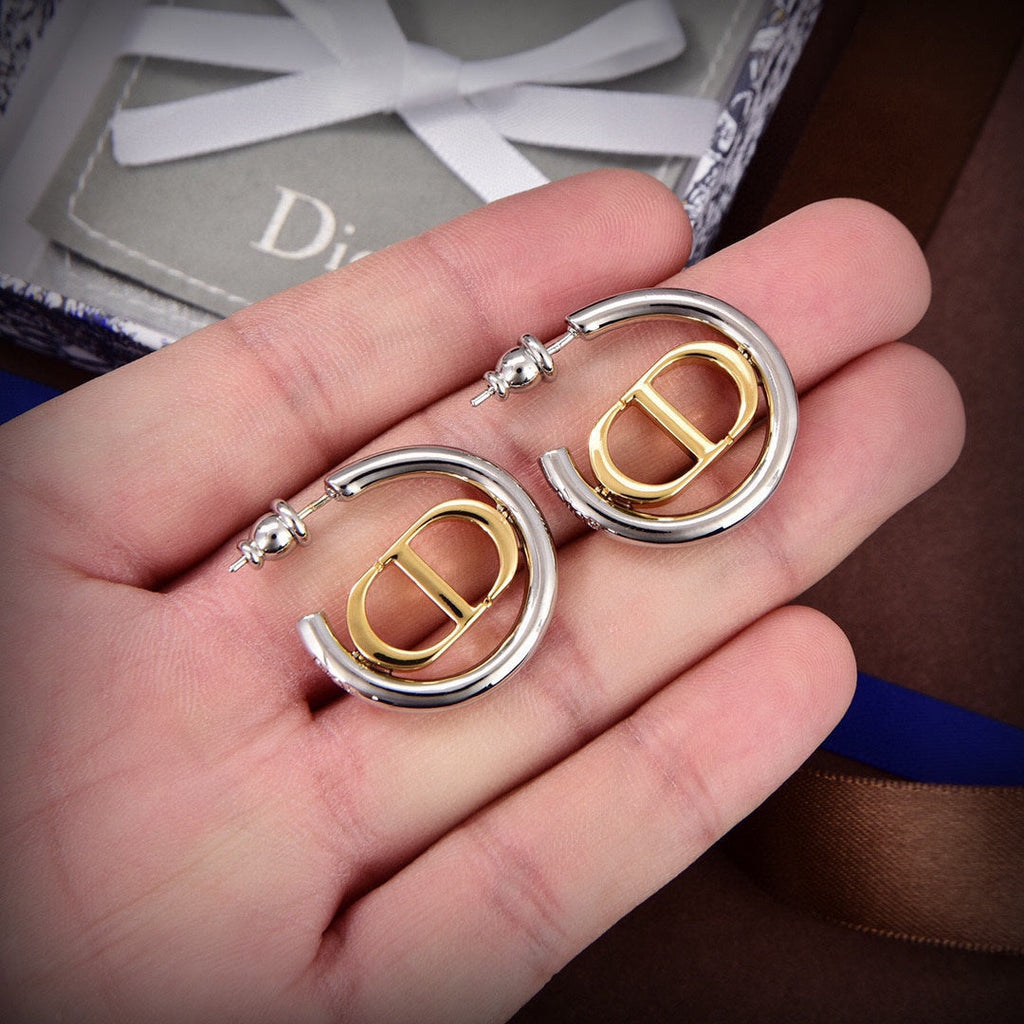 18K CD 30 Montaigne Earrings