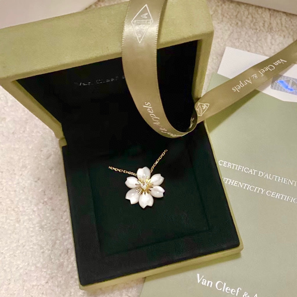 18K Rose De No?l Clip Pendant Necklace