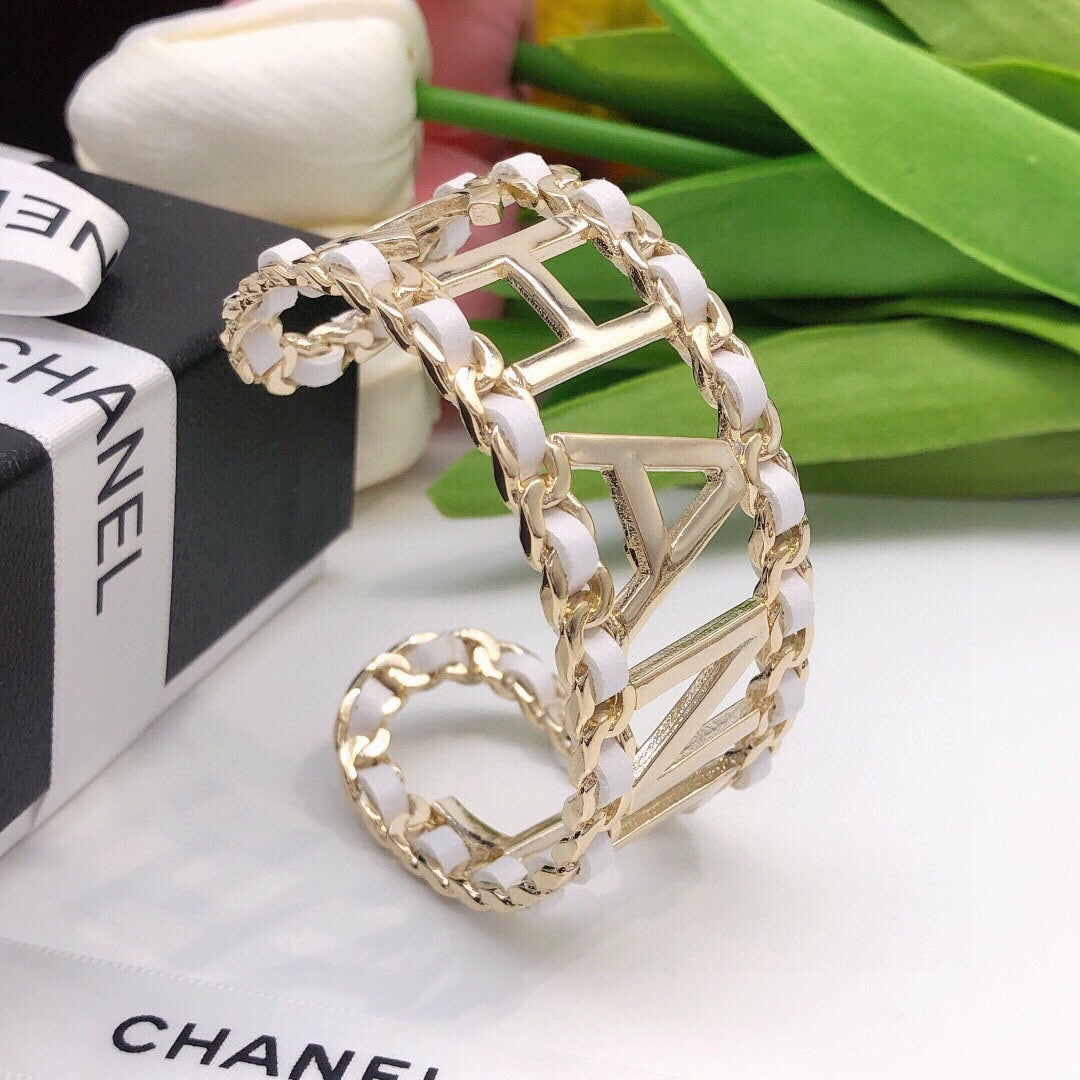 18K CC Vintage Pearl Cuff Bracelet