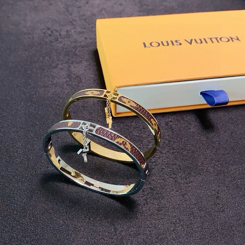 18K Louis Vintage Pendant Gold Bracelet